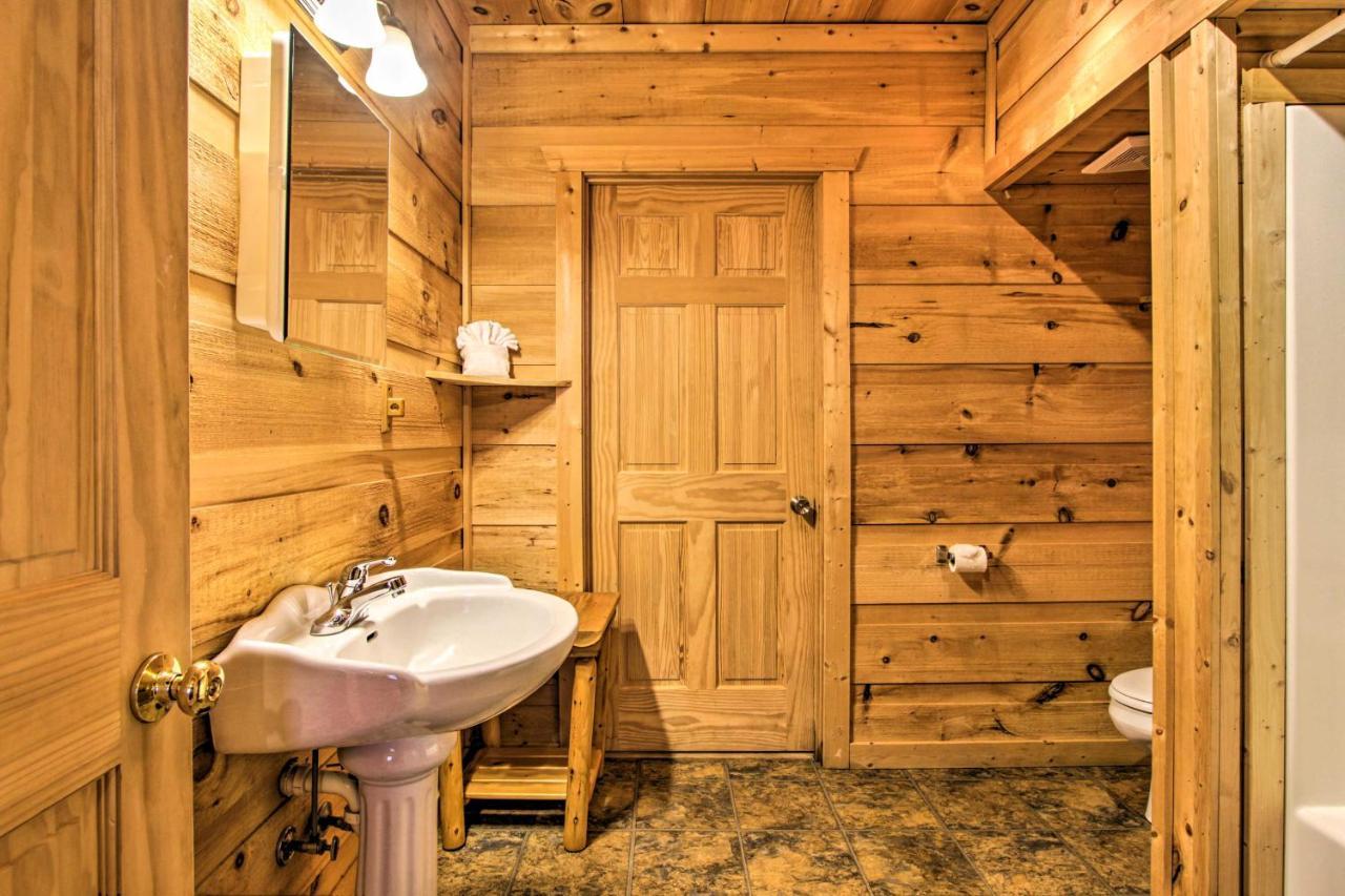 Sevierville Sanctuary Hot Tub, Pool Table And Deck! Экстерьер фото